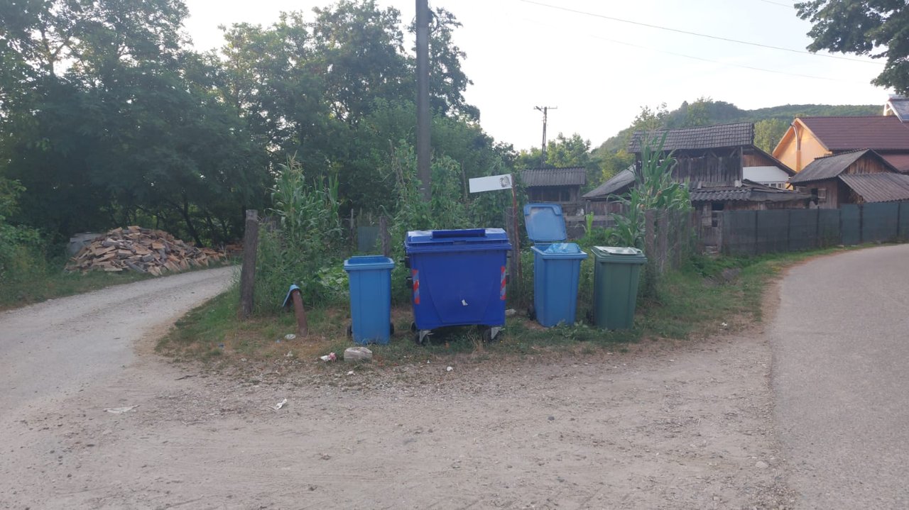 Containere noi la intersectia Parvulesti si Bratita
